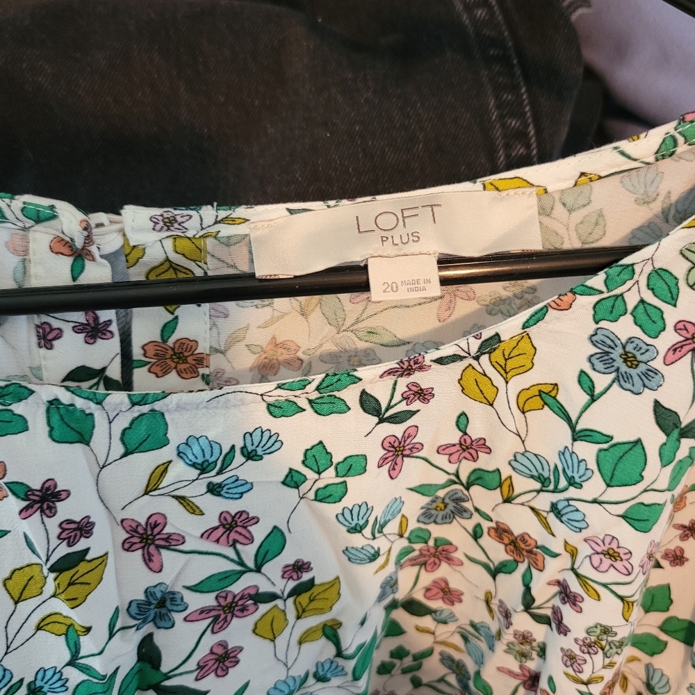 Plus floral blouse